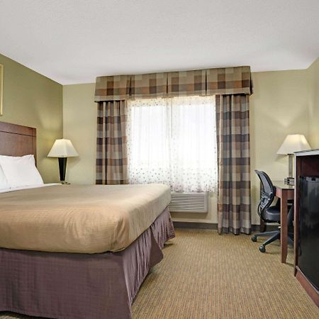 Super 8 By Wyndham Monticello Hotel Buitenkant foto