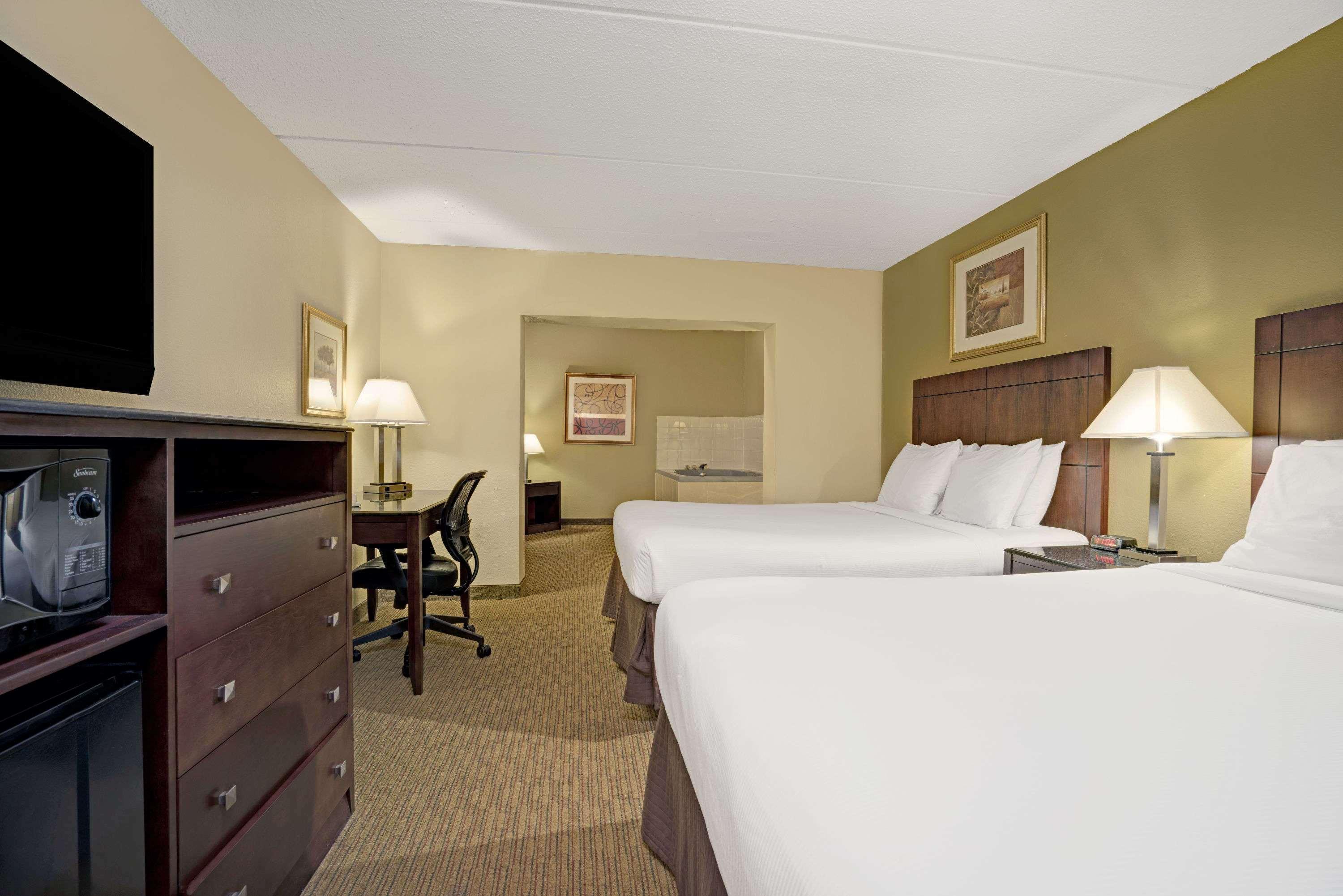 Super 8 By Wyndham Monticello Hotel Buitenkant foto
