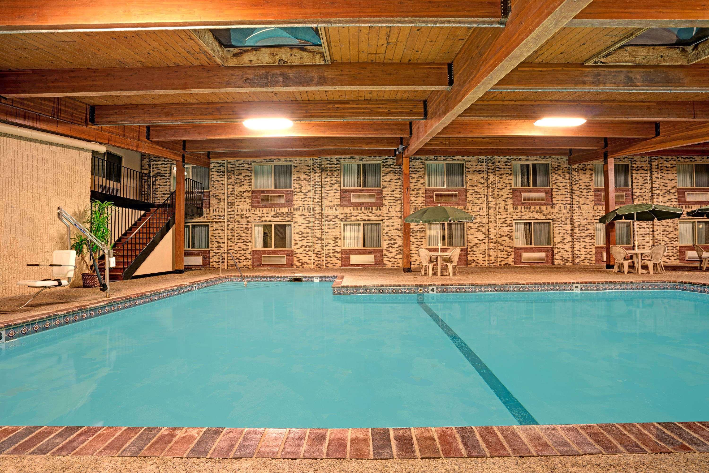 Super 8 By Wyndham Monticello Hotel Buitenkant foto