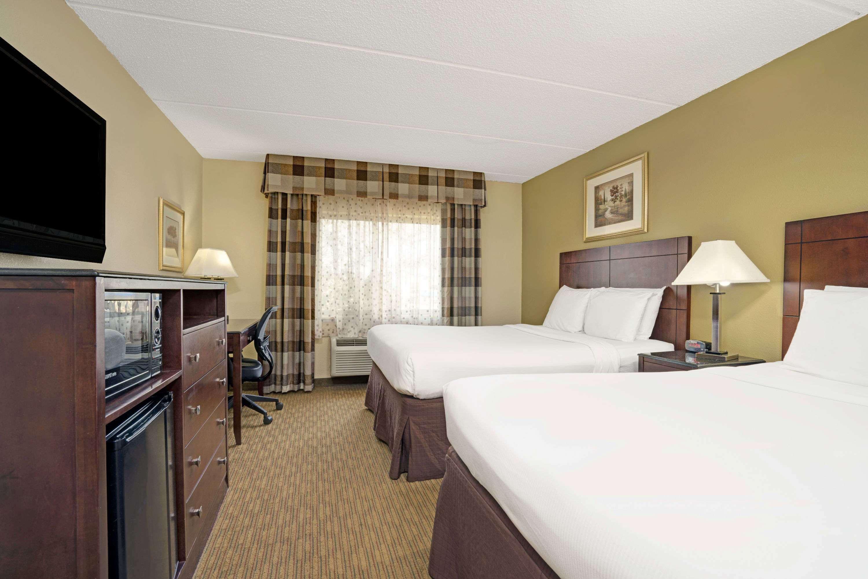 Super 8 By Wyndham Monticello Hotel Buitenkant foto