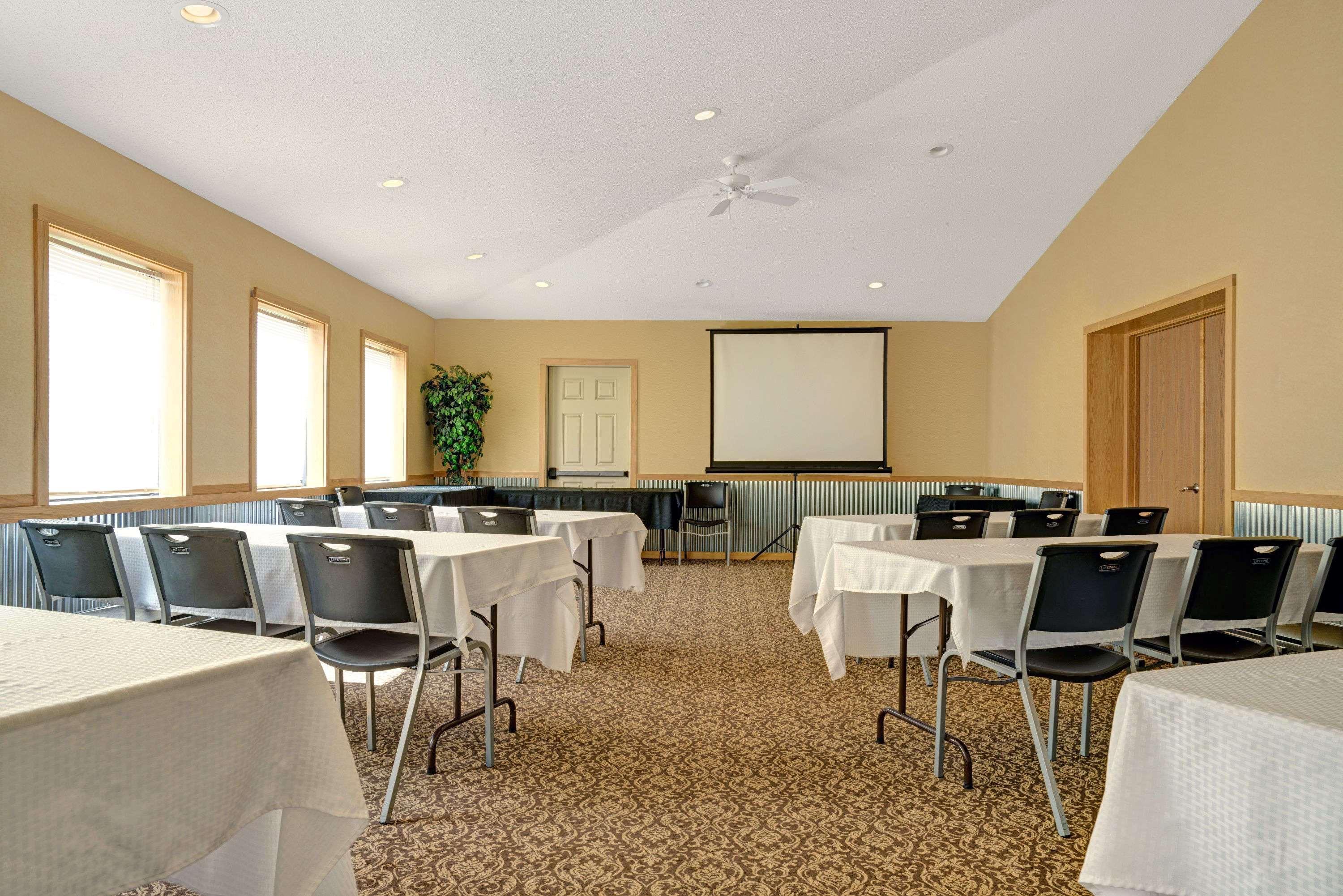 Super 8 By Wyndham Monticello Hotel Buitenkant foto